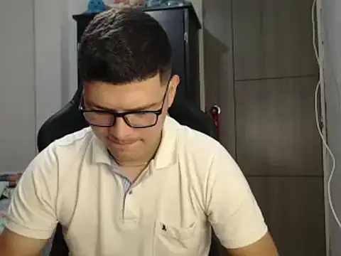 Snapshot of Plug_Control chatting on March 4, 2:21 pm Plug Control online show from March 4, 2:21 pm