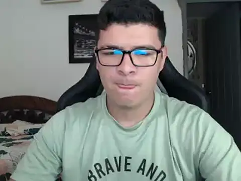 Snapshot of Plug_Control chatting on March 17, 5:49 pm Plug Control online show from March 17, 5:49 pm