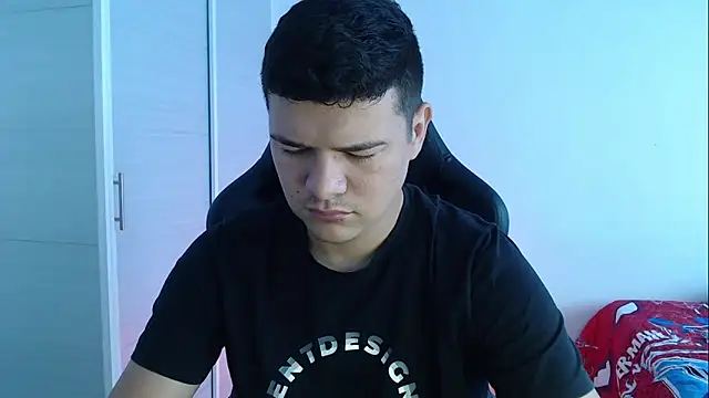 Snapshot of Plug_Control chatting on September 9, 1:43 pm Plug Control online show from September 9, 1:43 pm