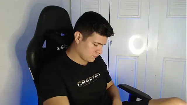 Snapshot of Plug_Control chatting on September 18, 5:15 pm Plug Control online show from September 18, 5:15 pm