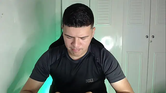 Snapshot of Plug_Control chatting on September 23, 2:31 pm Plug Control online show from September 23, 2:31 pm