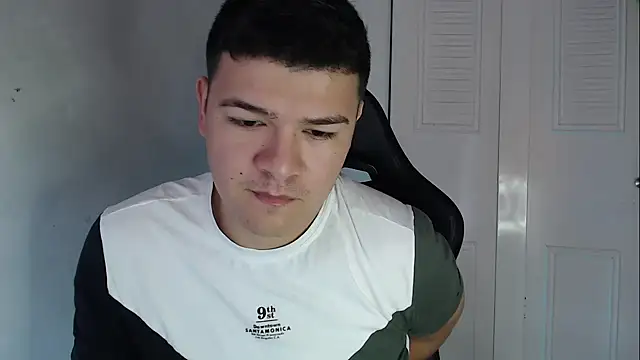 Snapshot of Plug_Control chatting on September 28, 3:50 pm Plug Control online show from September 28, 3:50 pm