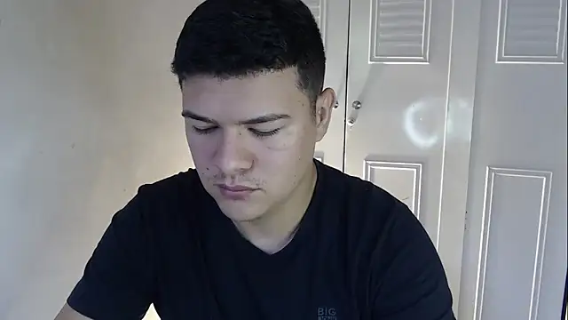 Snapshot of Plug_Control chatting on September 30, 7:19 pm Plug Control online show from September 30, 7:19 pm