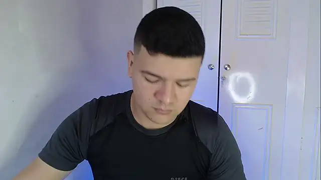 Snapshot of Plug_Control chatting on October 11, 4:27 pm Plug Control online show from October 11, 4:27 pm