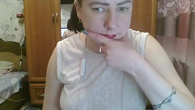 SophieNightAh online show from February 19, 3:27 pm