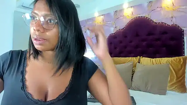 lia mariana online show from July 11, 4:53 pm