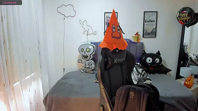 Amy joones online show from October 23, 12:15 pm