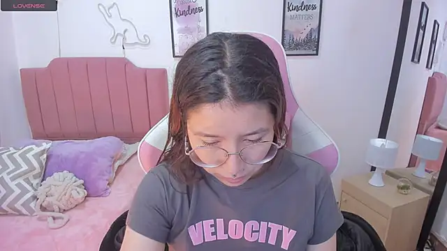 Amy joones online show from November 22, 1:10 pm