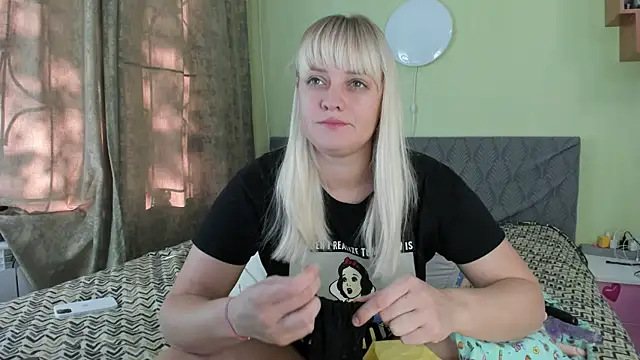 Kira Miler online show from September 16, 5:52 am