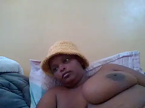 Snapshot of Sexxy-Shie chatting on February 11, 9:42 am Sexxy-Shie online show from February 11, 9:42 am