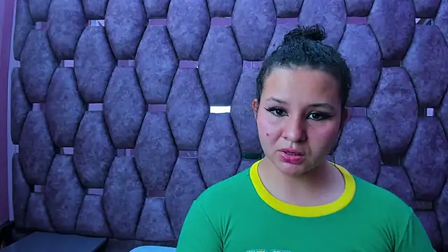 Snapshot of AlaSmith chatting on November 25, 2:22 am AlaSmith online show from November 25, 2:22 am