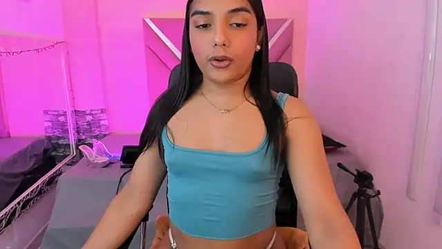 CandyLatinHott online show from February 6, 5:56 am