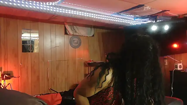 Snapshot of Tsnitra chatting on October 20, 8:15 am Tsnitra online show from October 20, 8:15 am