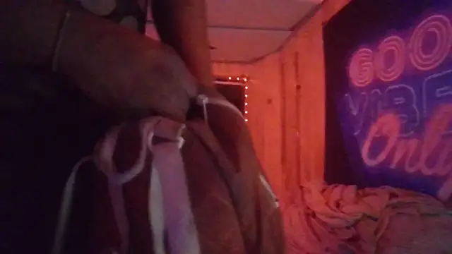 Snapshot of Tsnitra chatting on January 11, 3:39 pm Tsnitra online show from January 11, 3:39 pm