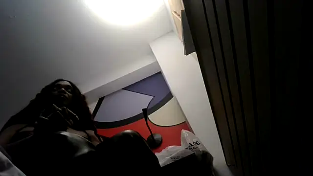 Snapshot of Tsnitra chatting on February 7, 1:15 pm Tsnitra online show from February 7, 1:15 pm