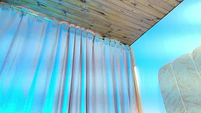 Snapshot of Eda_Bonne chatting on September 13, 12:27 pm Eda Bonne online show from September 13, 12:27 pm