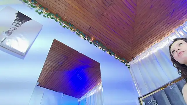 Snapshot of Eda_Bonne chatting on December 4, 12:47 pm Eda Bonne online show from December 4, 12:47 pm