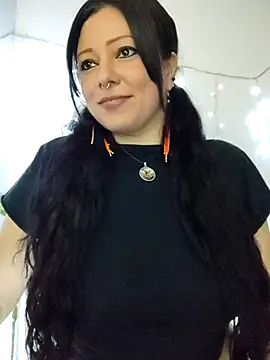 Snapshot of kristal_ktl chatting on December 15, 1:10 am kristal ktl online show from December 15, 1:10 am