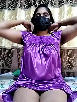 Snapshot of SLZAARA chatting on January 1, 3:46 pm SLZAARA online show from January 1, 3:46 pm