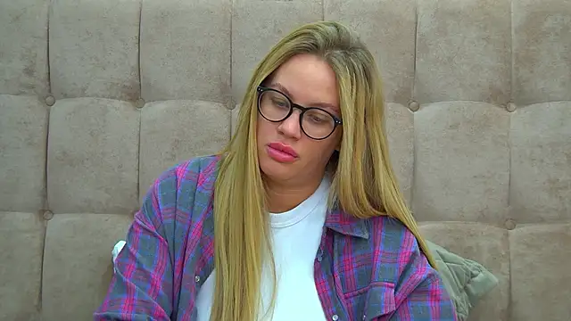 Snapshot of MariaNeumann chatting on January 18, 3:31 am MariaNeumann online show from January 18, 3:31 am