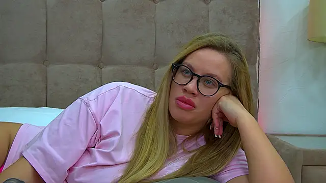 Snapshot of MariaNeumann chatting on January 18, 10:39 pm MariaNeumann online show from January 18, 10:39 pm