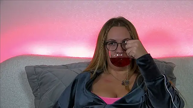 Snapshot of MariaNeumann chatting on January 22, 12:38 pm MariaNeumann online show from January 22, 12:38 pm