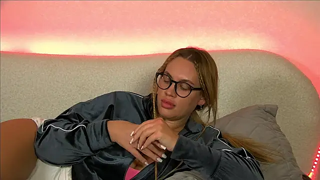 Snapshot of MariaNeumann chatting on January 22, 3:40 pm MariaNeumann online show from January 22, 3:40 pm