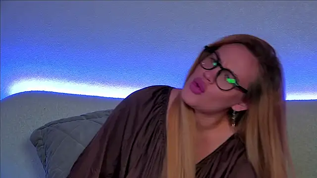 Snapshot of MariaNeumann chatting on February 5, 9:36 am MariaNeumann online show from February 5, 9:36 am