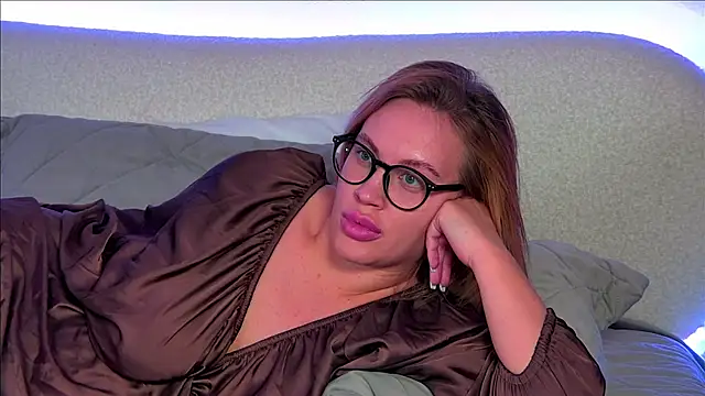 Snapshot of MariaNeumann chatting on February 5, 12:38 pm MariaNeumann online show from February 5, 12:38 pm