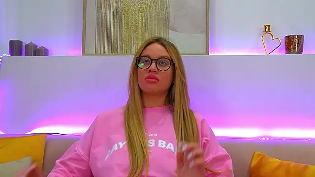 Snapshot of MariaNeumann chatting on February 9, 9:28 pm MariaNeumann online show from February 9, 9:28 pm