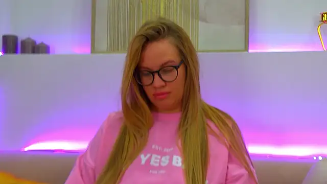 Snapshot of MariaNeumann chatting on February 10, 1:24 am MariaNeumann online show from February 10, 1:24 am