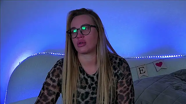 Snapshot of MariaNeumann chatting on February 11, 4:24 pm MariaNeumann online show from February 11, 4:24 pm