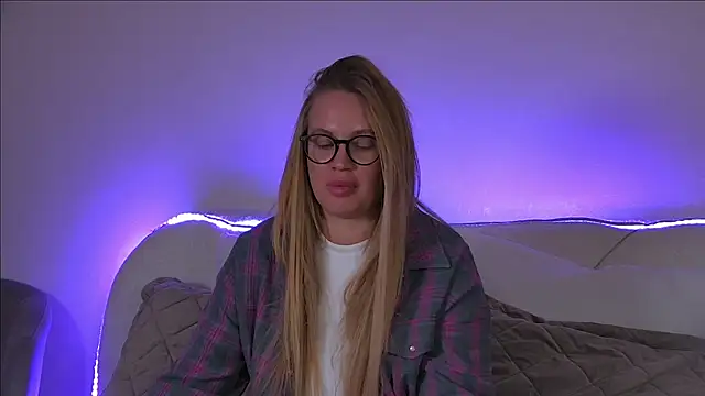 Snapshot of MariaNeumann chatting on February 13, 6:30 am MariaNeumann online show from February 13, 6:30 am