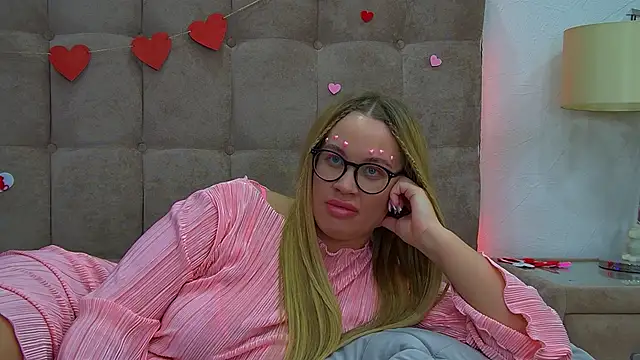 Snapshot of MariaNeumann chatting on February 14, 9:53 pm MariaNeumann online show from February 14, 9:53 pm