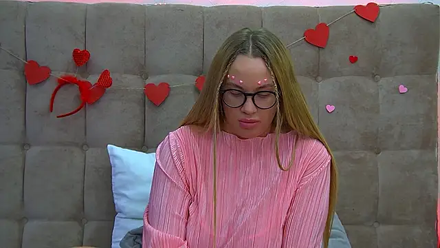 Snapshot of MariaNeumann chatting on February 15, 1:10 am MariaNeumann online show from February 15, 1:10 am