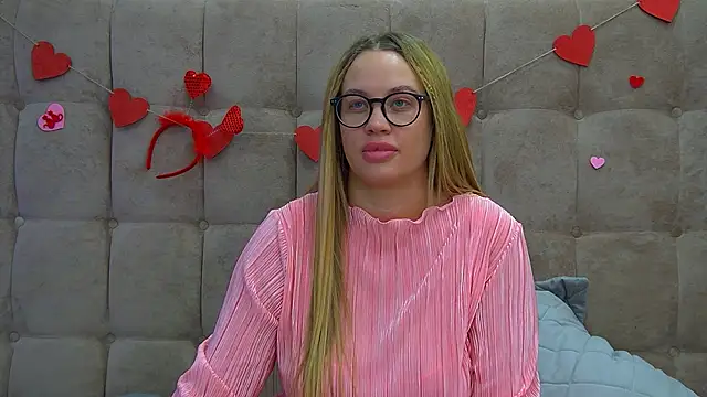 Snapshot of MariaNeumann chatting on February 15, 5:09 am MariaNeumann online show from February 15, 5:09 am