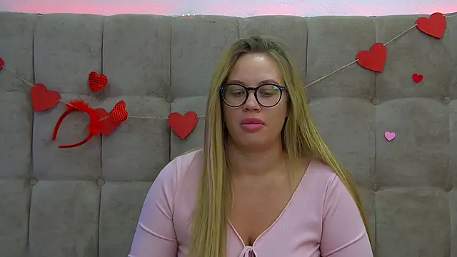 Snapshot of MariaNeumann chatting on February 16, 1:03 am MariaNeumann online show from February 16, 1:03 am