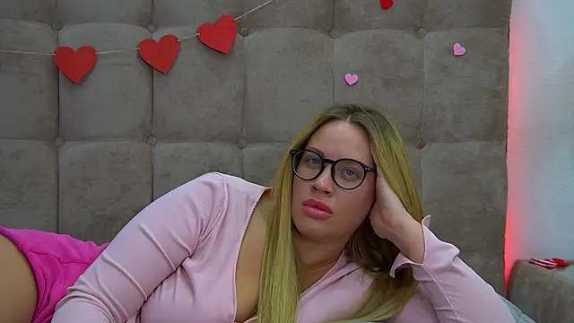 Snapshot of MariaNeumann chatting on February 16, 4:09 am MariaNeumann online show from February 16, 4:09 am