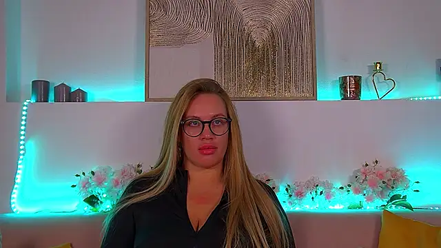 Snapshot of MariaNeumann chatting on February 19, 6:33 am MariaNeumann online show from February 19, 6:33 am