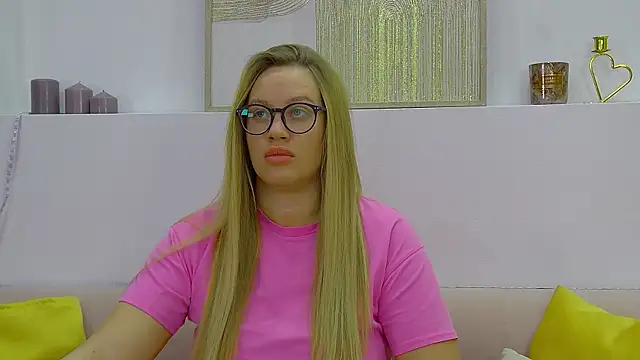 Snapshot of MariaNeumann chatting on February 25, 7:31 am MariaNeumann online show from February 25, 7:31 am