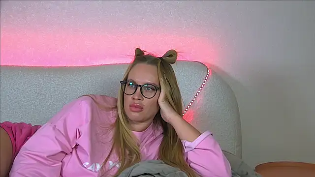 Snapshot of MariaNeumann chatting on February 26, 10:15 am MariaNeumann online show from February 26, 10:15 am