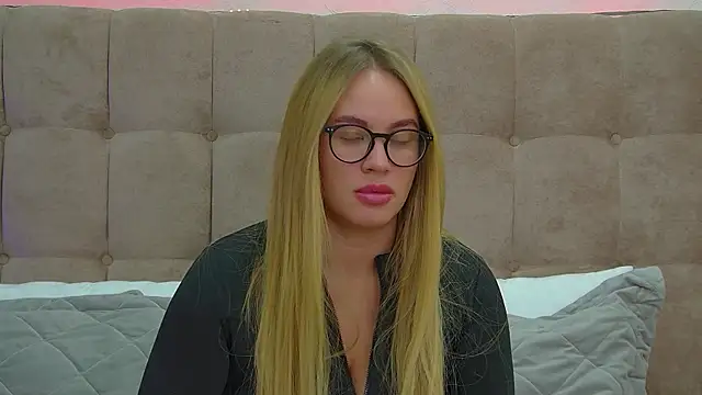 Snapshot of MariaNeumann chatting on February 28, 6:20 pm MariaNeumann online show from February 28, 6:20 pm