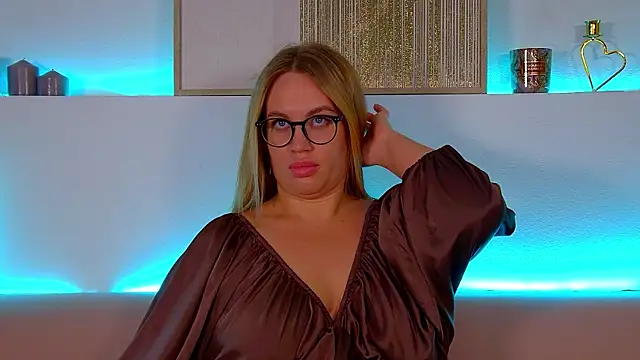 Snapshot of MariaNeumann chatting on March 2, 12:42 am MariaNeumann online show from March 2, 12:42 am