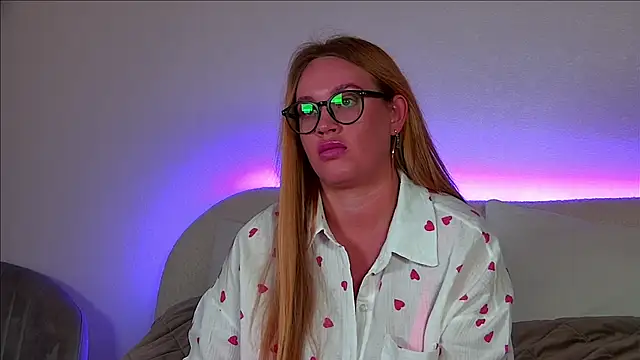 Snapshot of MariaNeumann chatting on March 5, 7:16 am MariaNeumann online show from March 5, 7:16 am