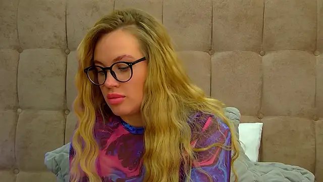 Snapshot of MariaNeumann chatting on March 7, 4:22 pm MariaNeumann online show from March 7, 4:22 pm