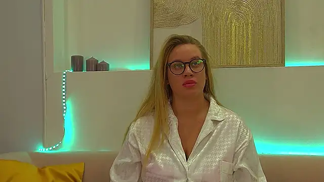 Snapshot of MariaNeumann chatting on March 9, 6:32 pm MariaNeumann online show from March 9, 6:32 pm