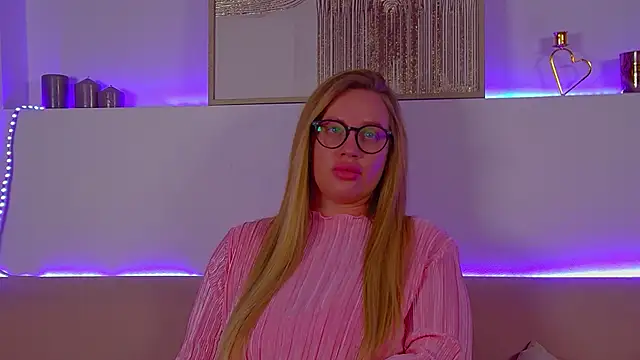 Snapshot of MariaNeumann chatting on March 16, 1:17 am MariaNeumann online show from March 16, 1:17 am