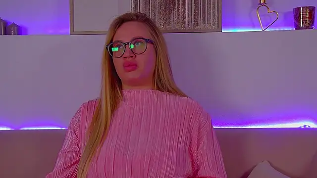 Snapshot of MariaNeumann chatting on March 16, 4:52 am MariaNeumann online show from March 16, 4:52 am