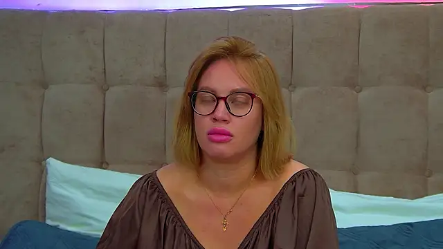 Snapshot of MariaNeumann chatting on September 13, 6:29 pm MariaNeumann online show from September 13, 6:29 pm