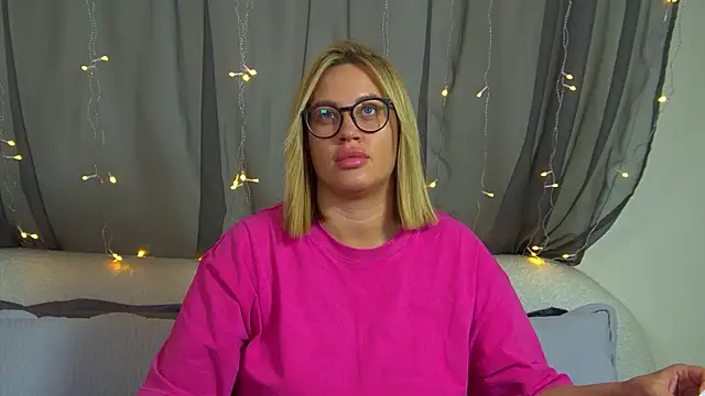 Snapshot of MariaNeumann chatting on November 23, 6:30 pm MariaNeumann online show from November 23, 6:30 pm